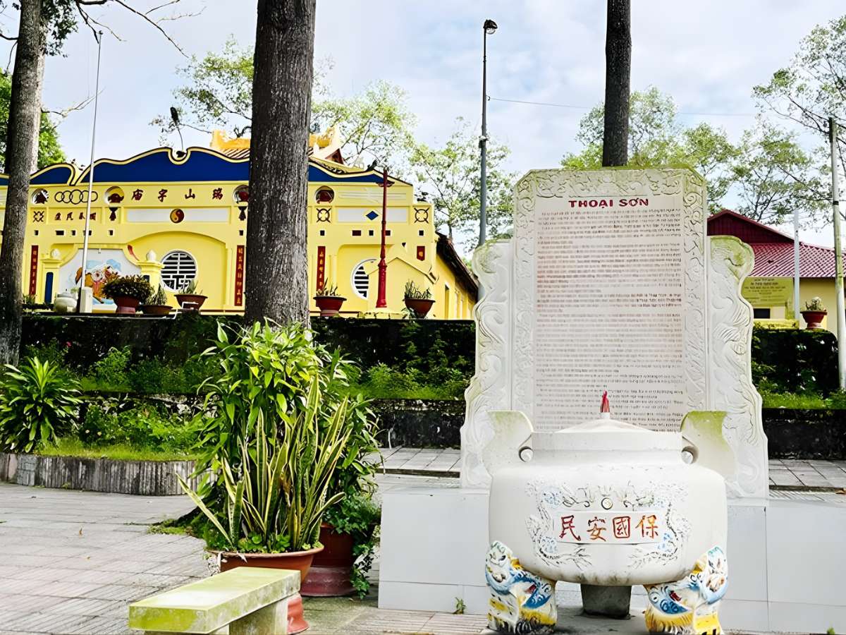 Di tích Đền thờ Thoại Ngọc Hầu gắn liền quá trình hình thành vùng đất.