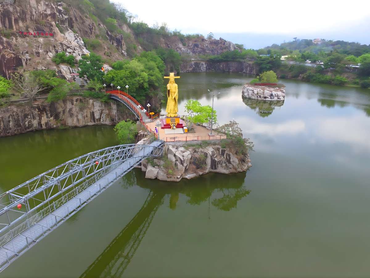 Cảnh quan Núi Sập kết hợp tham quan di tích và trải nghiệm tâm linh.