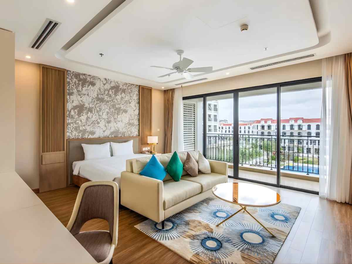 Không gian phòng nghỉ Vinholidays Fiesta Phú Quốc hiện đại, tiện nghi, phù hợp đa dạng nhu cầu.