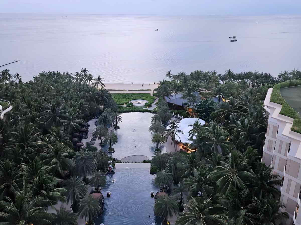 Vinholidays Fiesta Phú Quốc sở hữu vị trí ven biển thuận tiện kết nối các điểm tham quan An Giang.