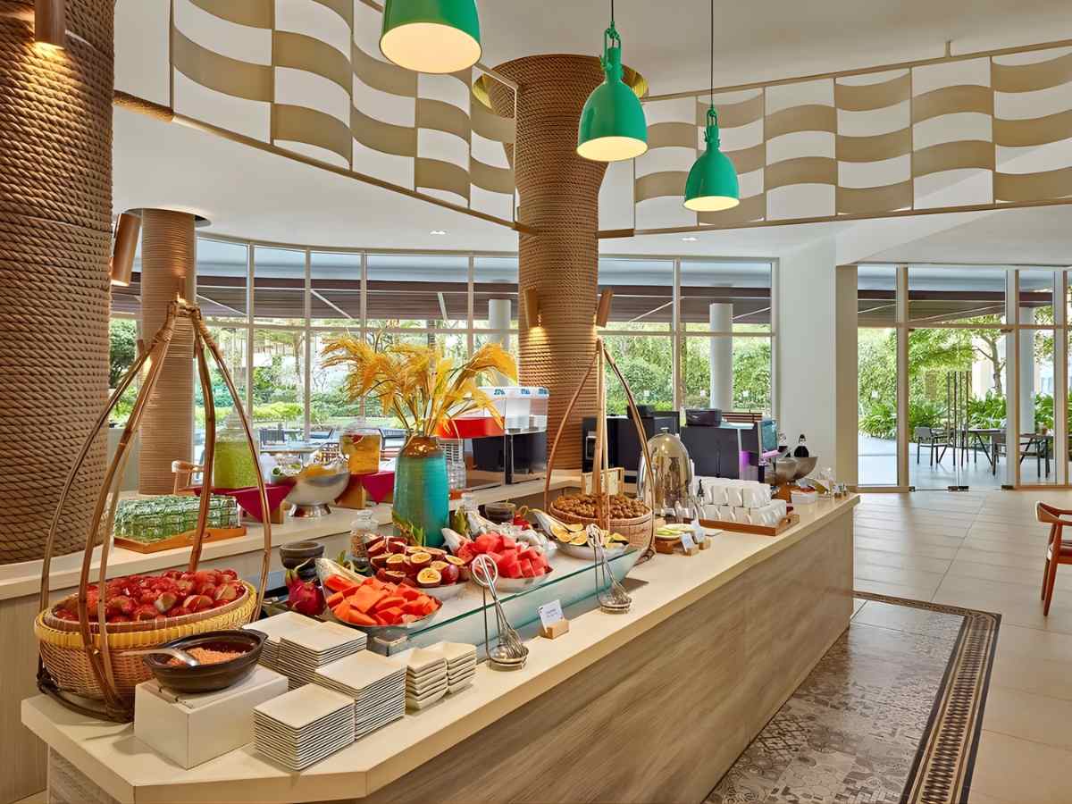 Không gian ẩm thực SOL by Melia Phú Quốc đa dạng, phục vụ buffet tiện lợi.