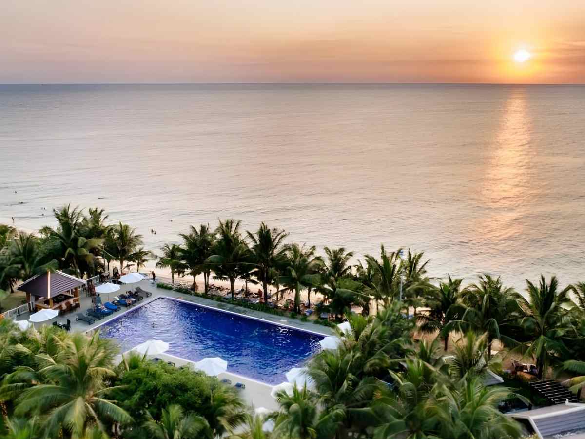 Amarin Resort & Spa Phú Quốc sở hữu vị trí ven biển Nam đảo yên bình.