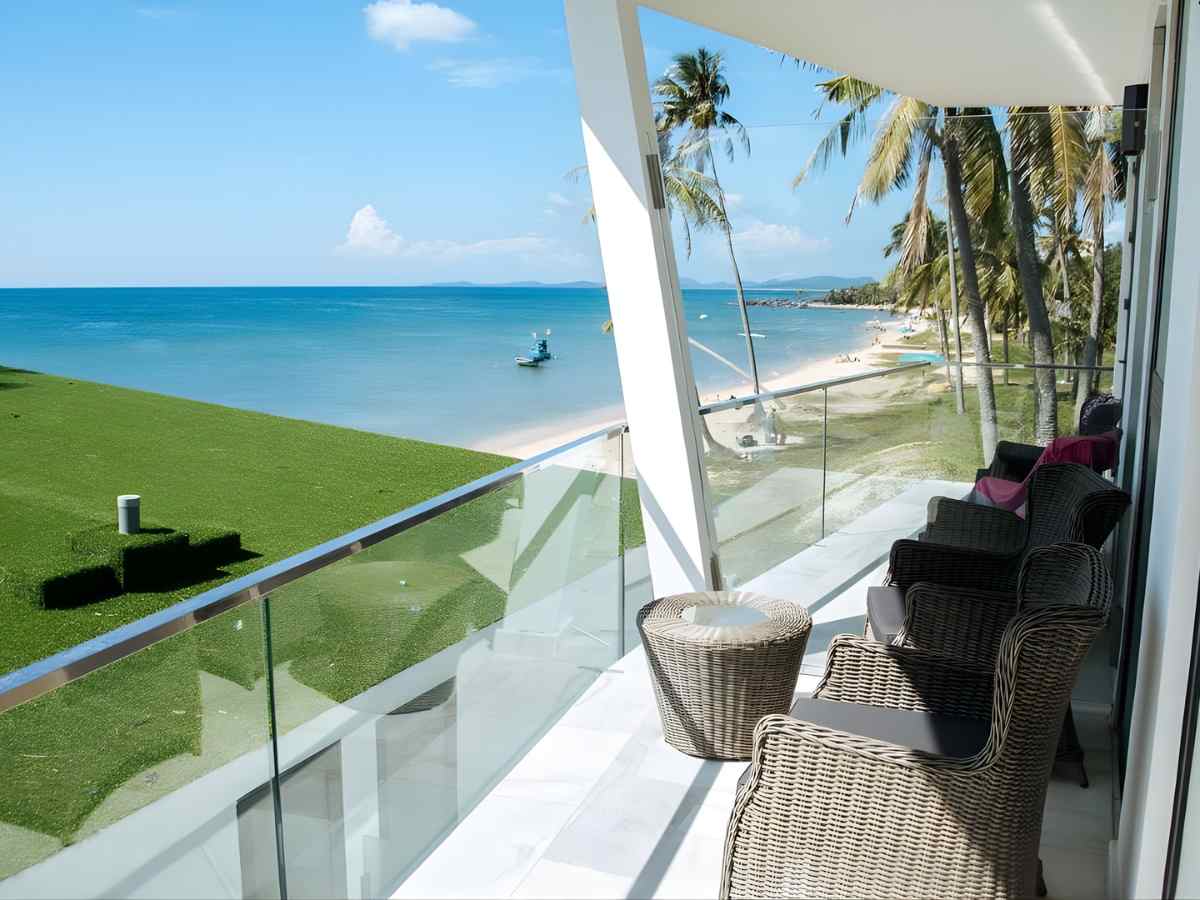 The Palmy Phu Quoc Resort & Spa sở hữu vị trí ven biển Cửa Lấp yên tĩnh.
