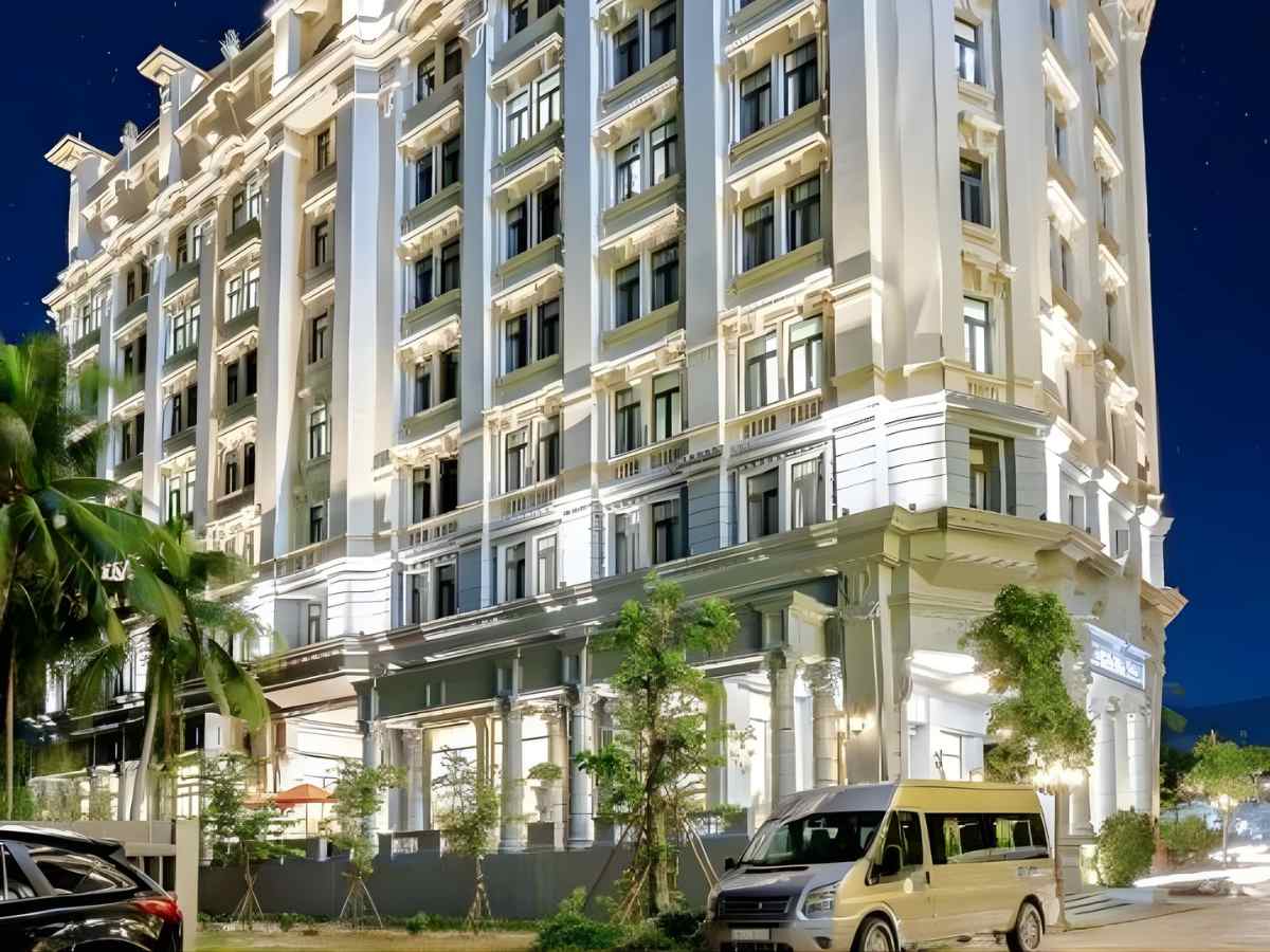 AVS Hotel Phú Quốc tọa lạc trung tâm Dương Đông, phù hợp khách du lịch khám phá.