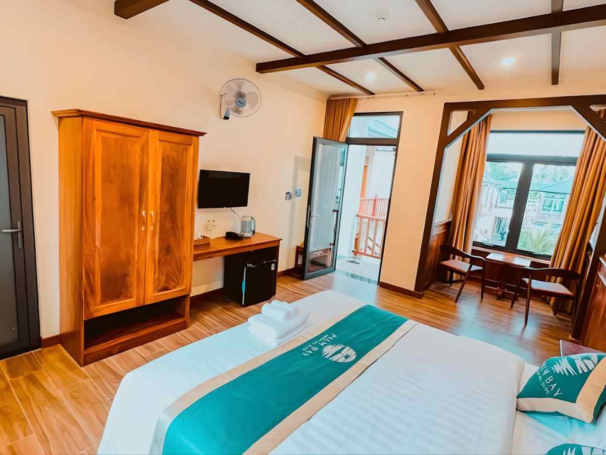 Phòng nghỉ Palm Bay Resort Phú Quốc thiết kế mộc mạc, hài hòa cảnh quan vườn.