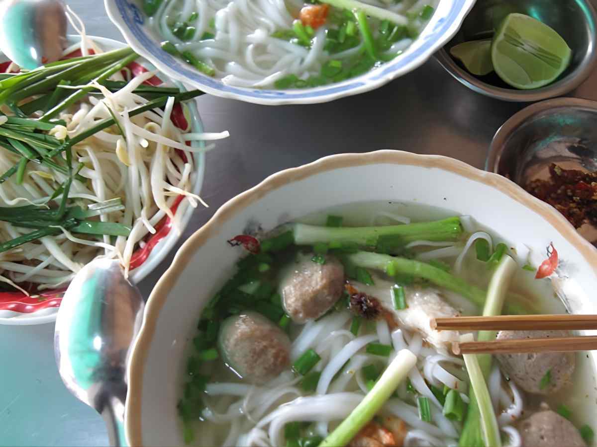 Từ món ăn truyền thống, bánh canh trở thành trải nghiệm ẩm thực đương đại. 