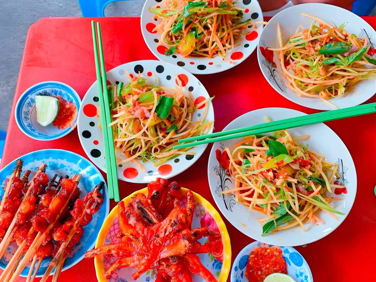 Từ món ăn dân dã, đu đủ đâm trở thành trải nghiệm du lịch ẩm thực hiện đại.
