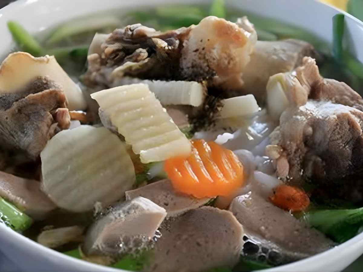 Bánh canh bò viên phản ánh đặc trưng đời sống ăn uống của cư dân Bảy Núi.