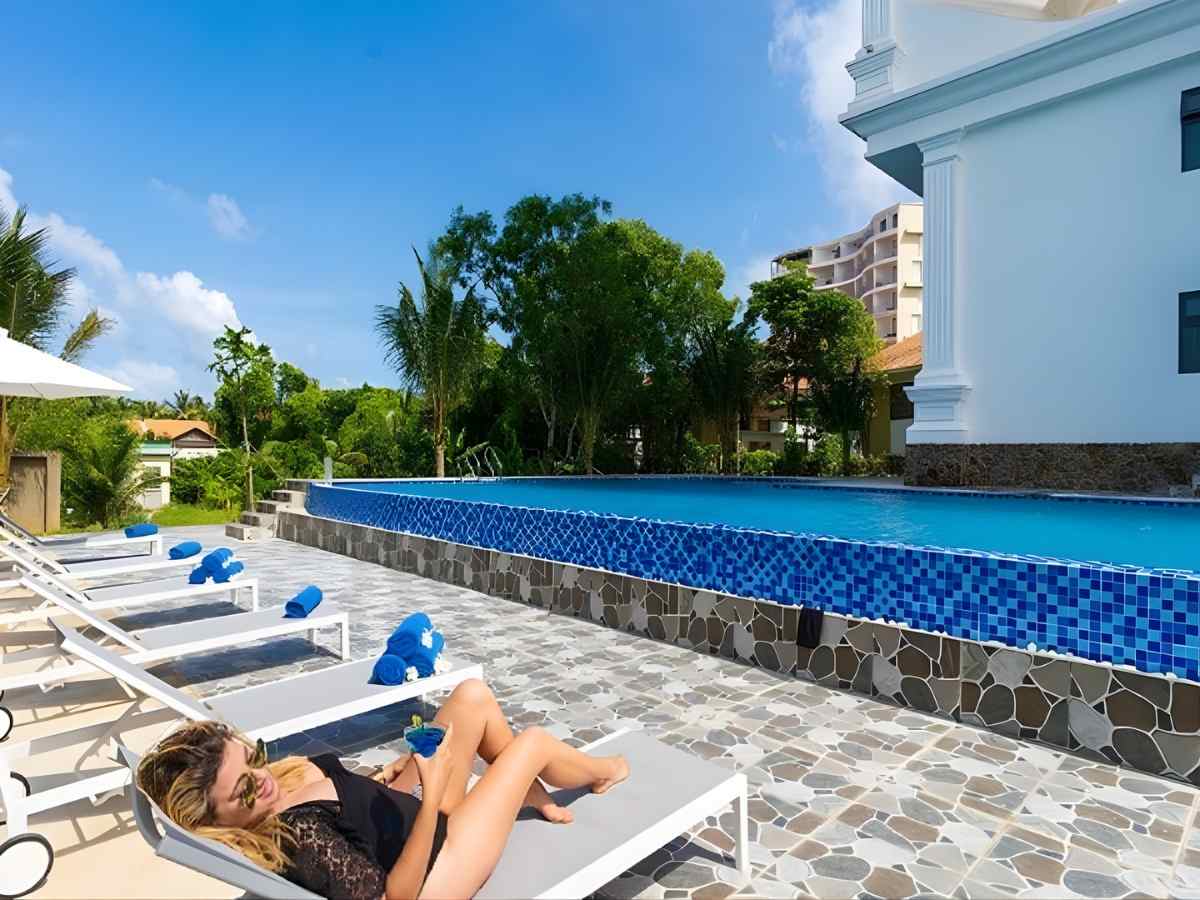 Khu hồ bơi Homestead Seaview đóng vai trò tạo không gian thư giãn nhẹ nhàng giữa khu dân cư