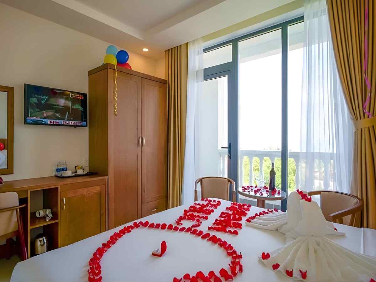 Không gian phòng nghỉ Homestead Seaview tận dụng ánh sáng tự nhiên, bố cục gọn gàng và tiện nghi