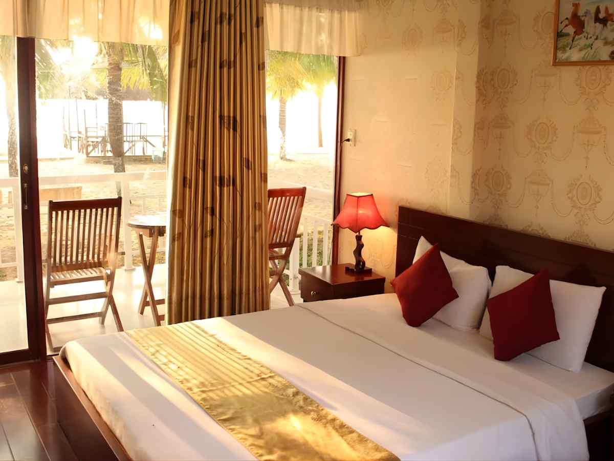 Phòng nghỉ Cuu Long Phu Quoc Hotel bố trí đơn giản, đáp ứng nhu cầu lưu trú ngắn ngày.