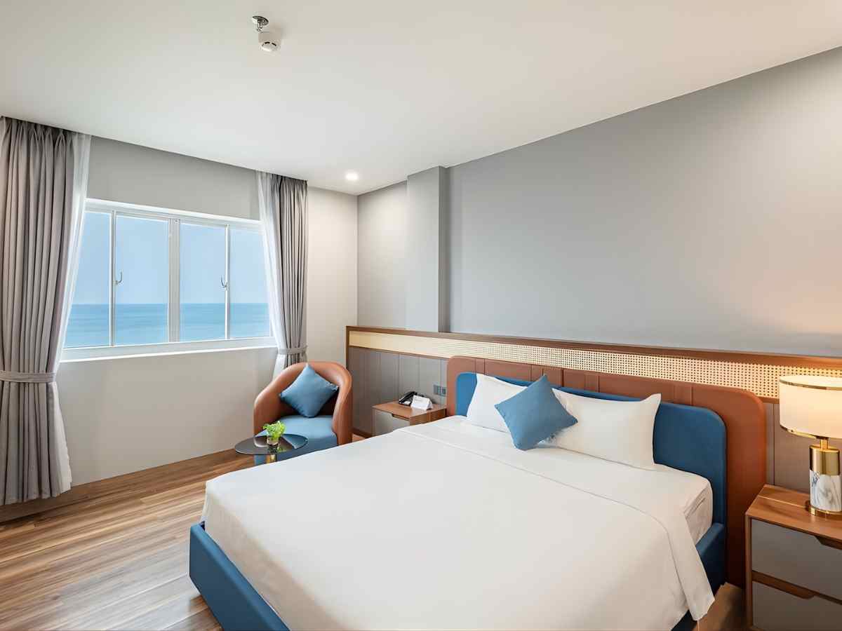 Phòng nghỉ Tahiti Central Hotel Phú Quốc bố trí gọn gàng, ưu tiên công năng sử dụng.