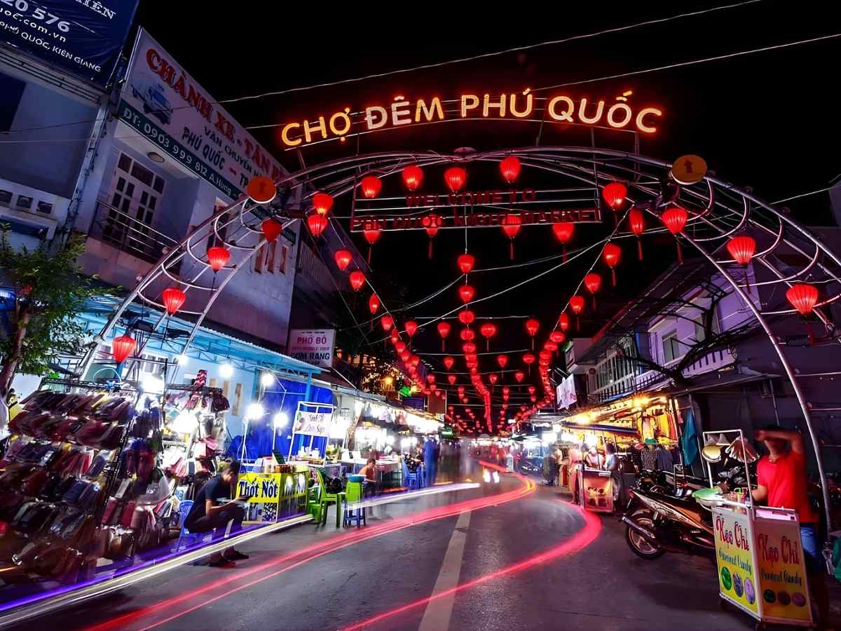 Từ Tahiti Central Hotel Phú Quốc quý khách dễ dàng kết nối chợ đêm và Nam đảo.