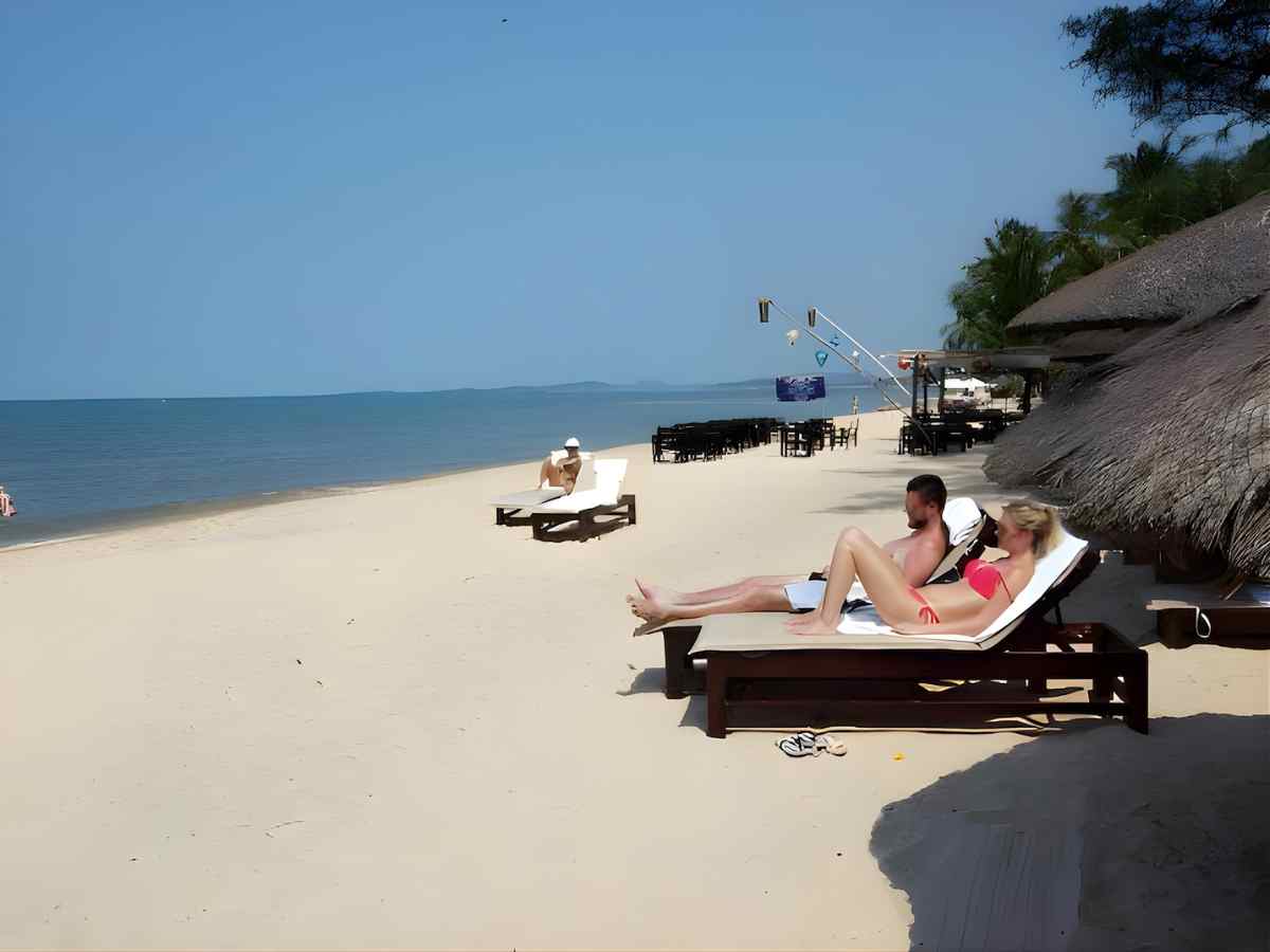 Bãi biển Dương Đông gần Brenta Phu Quoc Hotel thuận tiện thư giãn trong ngày.