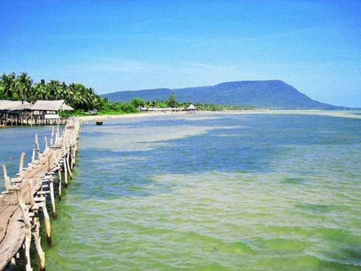Hòn Trẹm Kiên Giang nằm gần khu vực Hòn Phụ Tử và quần thể du lịch Ba Hòn.