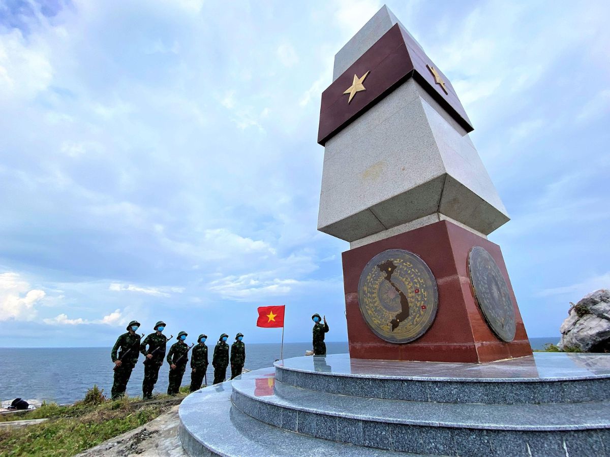 Hòn Nhạn Kiên Giang giữ vai trò là điểm đầu tiên trong đường cơ sở thẳng dùng để tính chiều rộng lãnh hải Việt Nam.