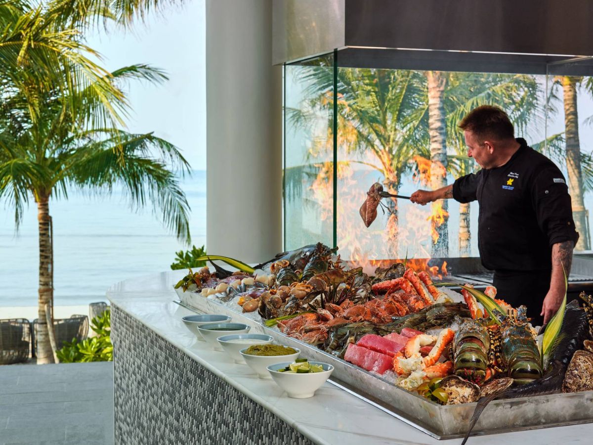 Ẩm thực Premier Village Phu Quoc Resort đa dạng từ nguyên liệu địa phương.