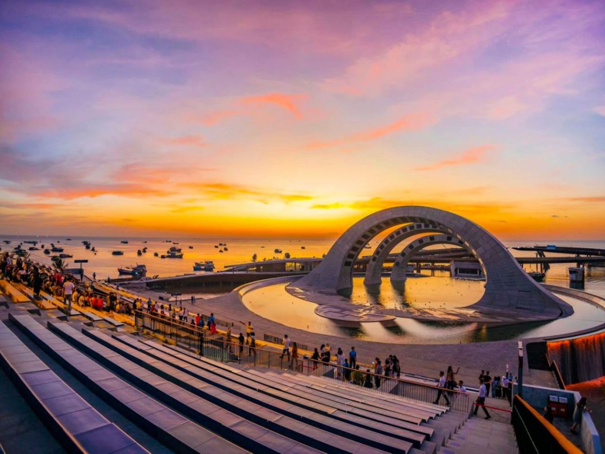 Sunset Town là điểm hẹn quen thuộc của nhiều du khách khi đến Nam đảo.