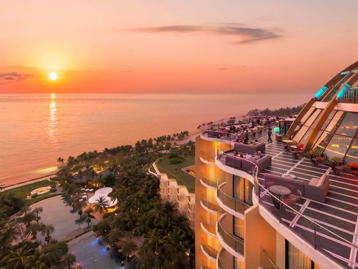InterContinental Phu Quoc Long Beach Resort nằm tại Bãi Trường.