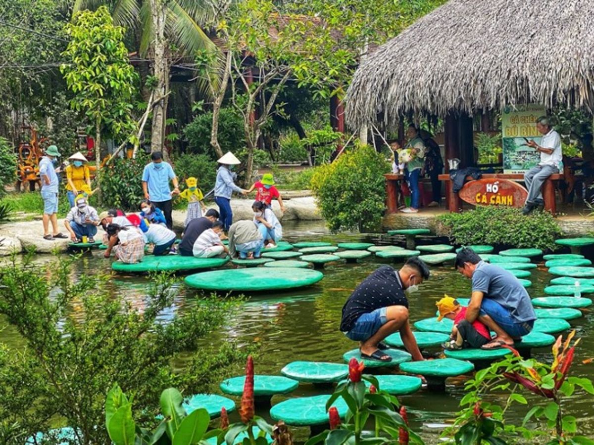 Trải nghiệm miệt vườn sông nước tại khu du lịch Cồn Én.