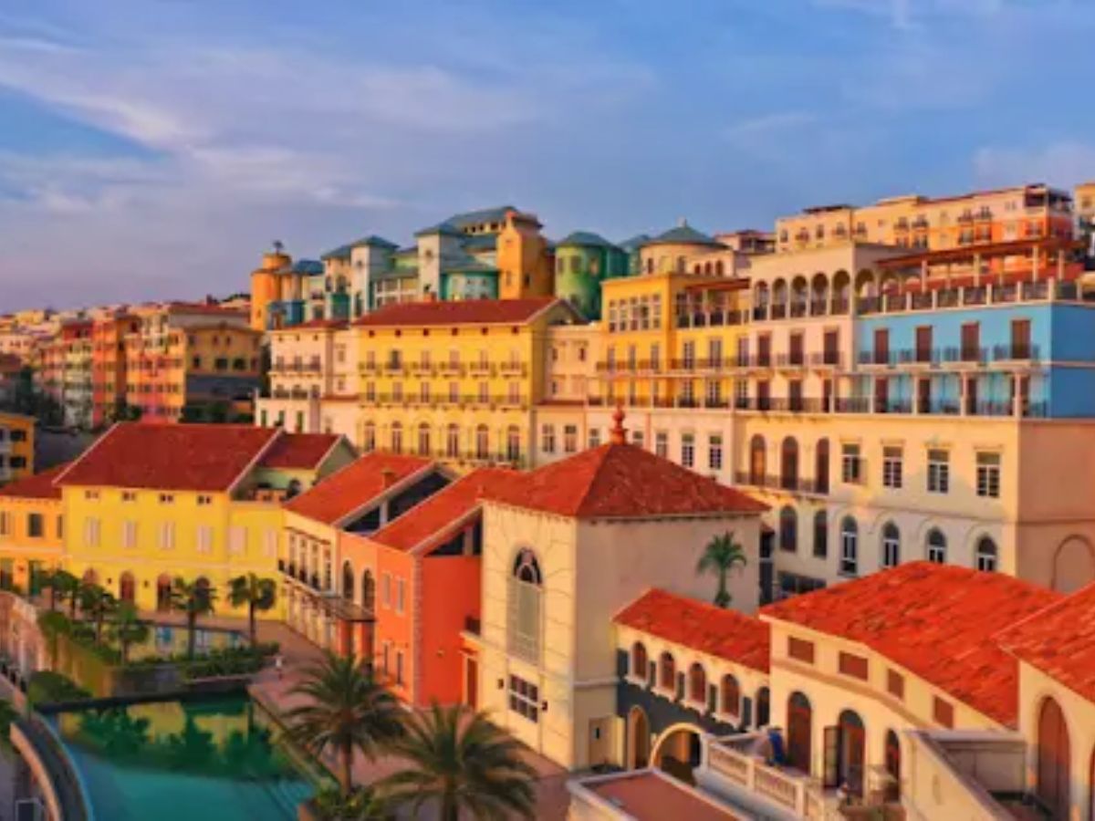 Kiến trúc Địa Trung Hải của Sunset Town thu hút du khách khi đến Nam đảo.