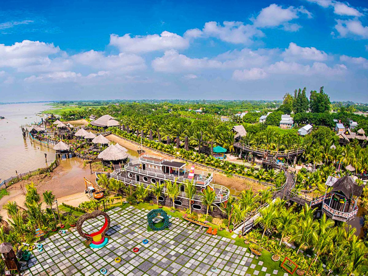 Khu du lịch Cồn Én An Giang nằm trên bãi bồi cồn Tấn Long.
