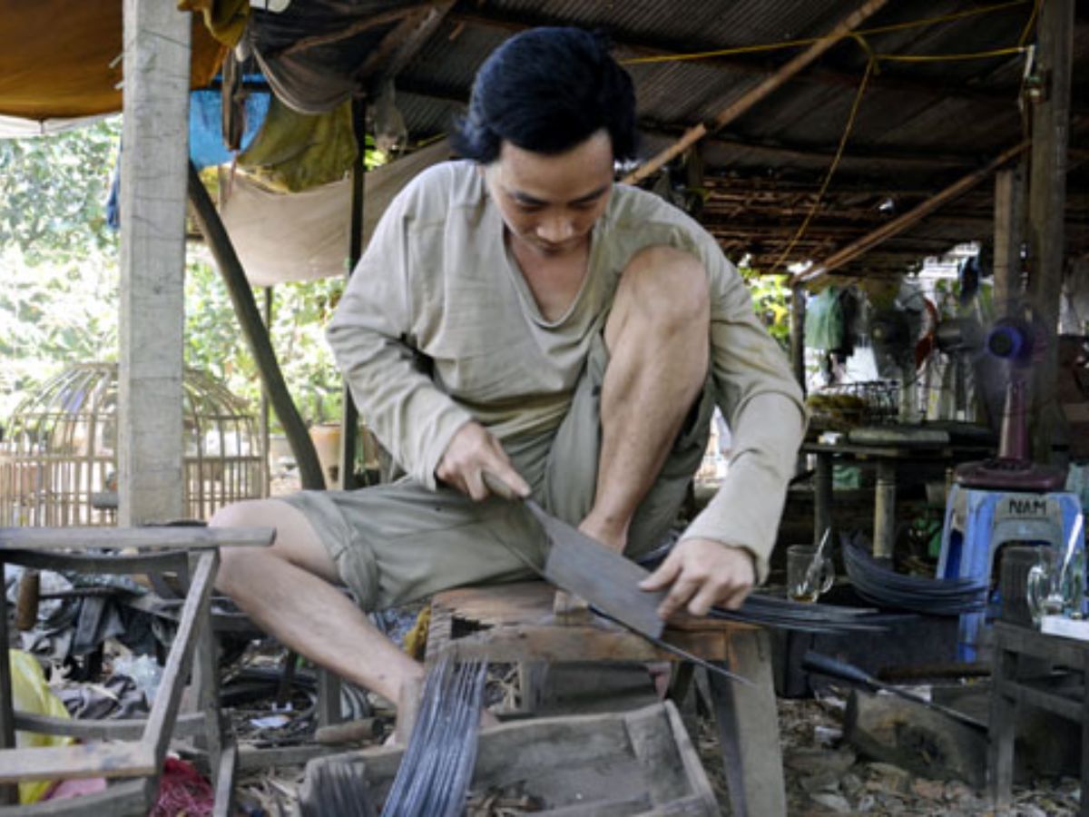 Du khách có thể tham quan làng rèn Tân An quanh năm hoặc chọn thời điểm lễ hội để khám phá An Giang.