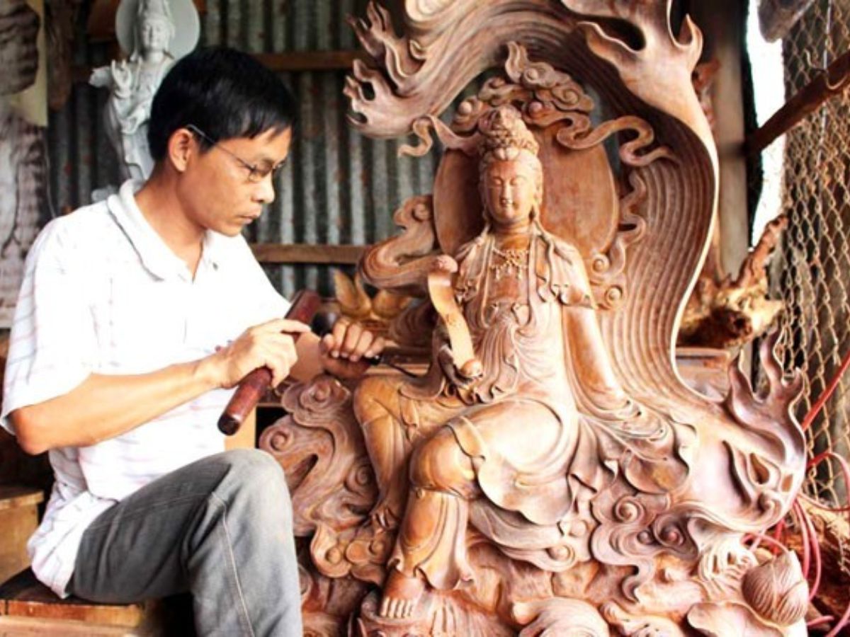 Trải nghiệm không gian làng nghề và quy trình làm mộc tại đây. 