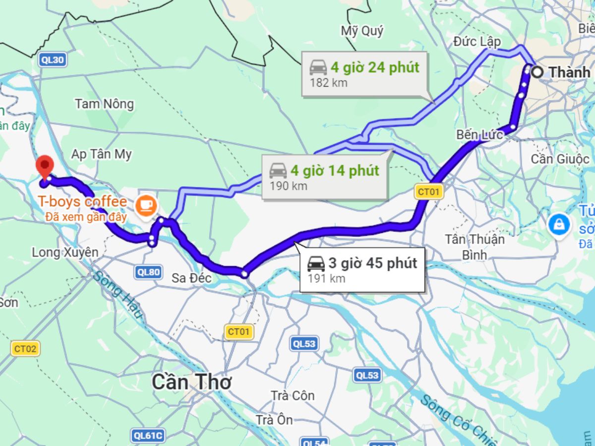Du khách di chuyển khoảng gần 4 giờ để đến làng nghề mộc Chợ Mới.
