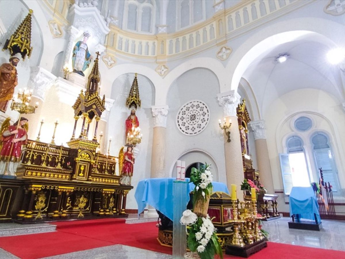 Mùa khô trời ít mưa, khô giáo, phù hợp tham quan nhà thờ tại khu vực Cù lao Giêng.