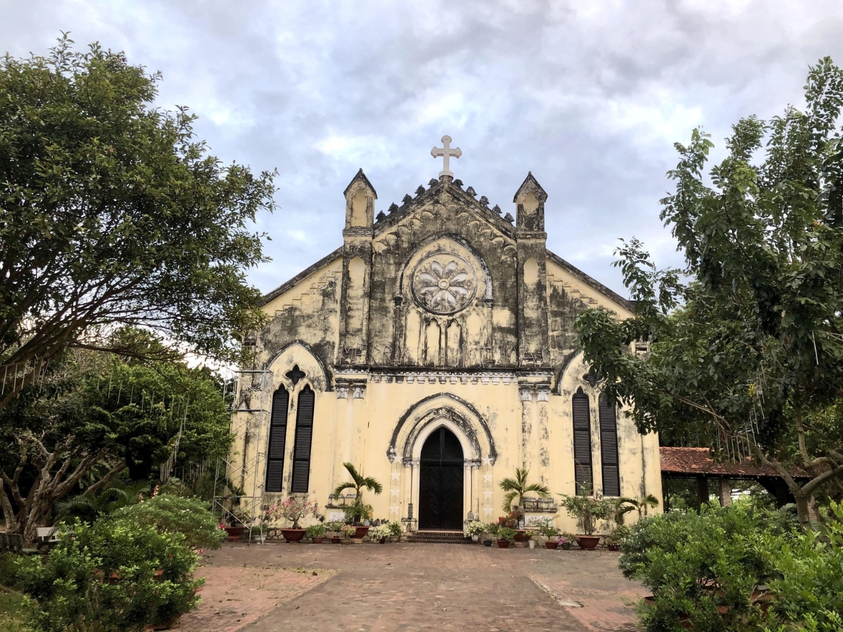 Tu viện Phanxicô gây ấn tượng với lối kiến trúc Gothic đậm chất Châu Âu.