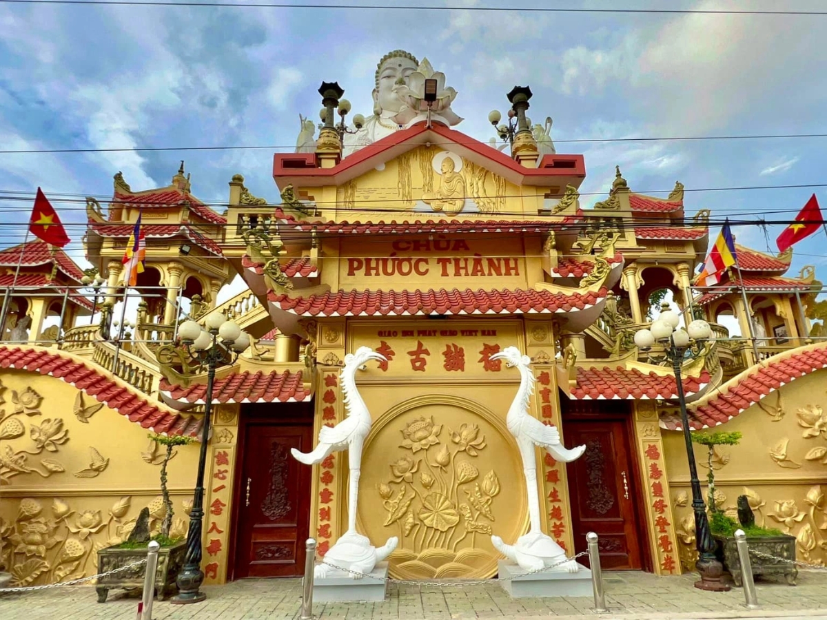 Chùa Phước Thành là một trong những công trình tôn giáo có quy mô lớn tại An Giang.