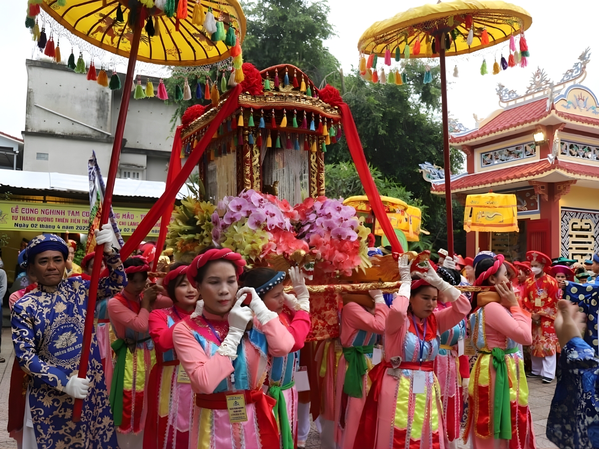 Lễ hội Thủy Long Thánh Mẫu được tổ chức vào ngày 18 tháng Giêng âm lịch hằng năm.