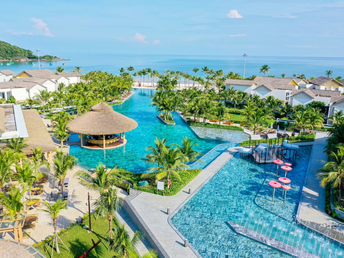 Khu vực Bãi Khem sở hữu hệ thống khách sạn, resort phong phú, đáp ứng mọi nhu cầu của du khách.