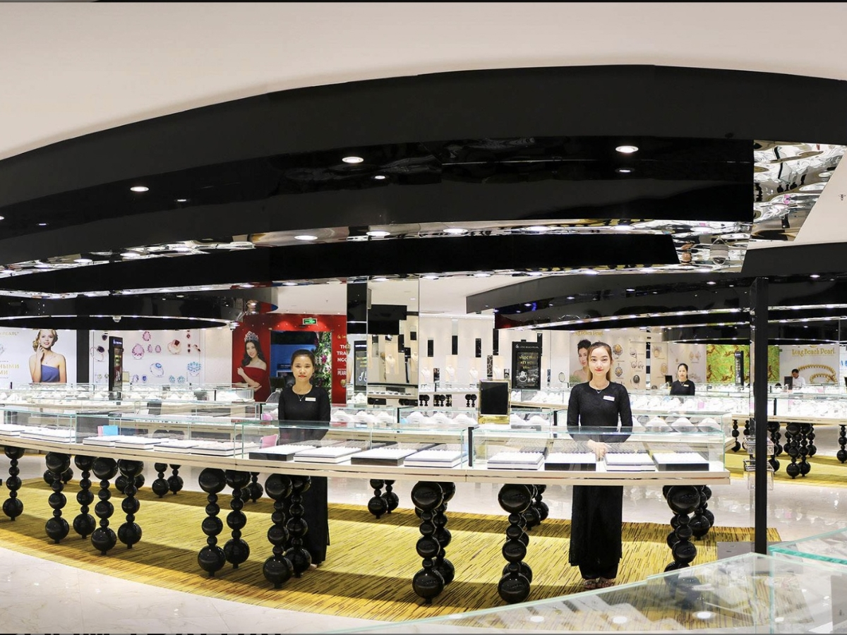 Du khách có thể tham quan và mua sắm ngọc trai tại Long Beach Pearl.