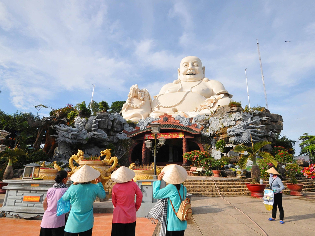 Thời điểm lý tưởng để du lịch núi Cấm An Giang là vào mùa khô