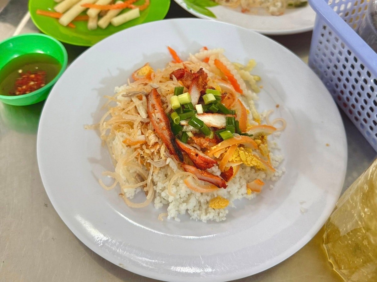 Cây Điệp là một trong những quán cơm tấm Long Xuyên lâu đời và nổi tiếng.