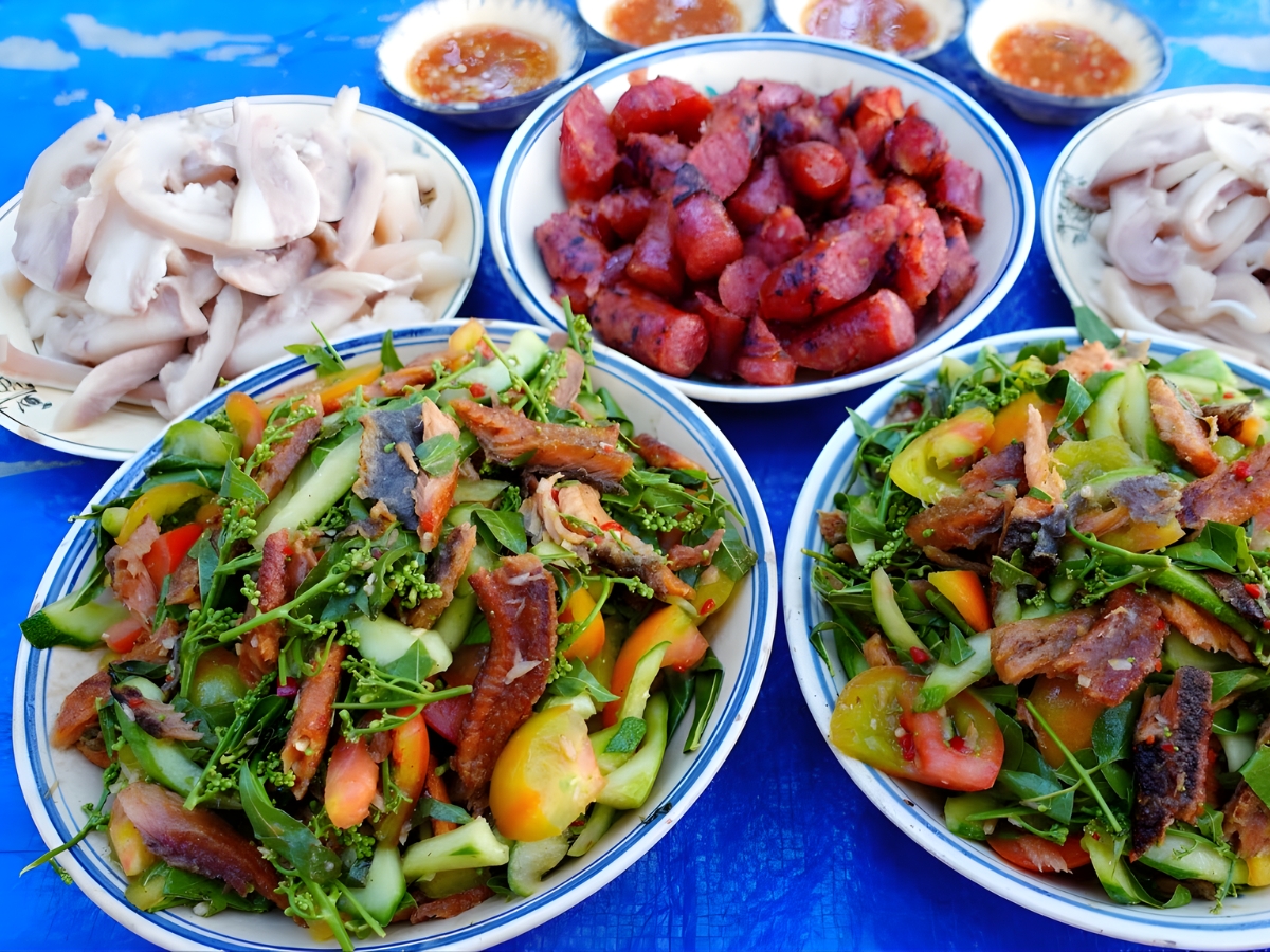 Du khách có thể thưởng thức gỏi sầu đâu tại các nhà hàng, quán ăn tại An Giang.