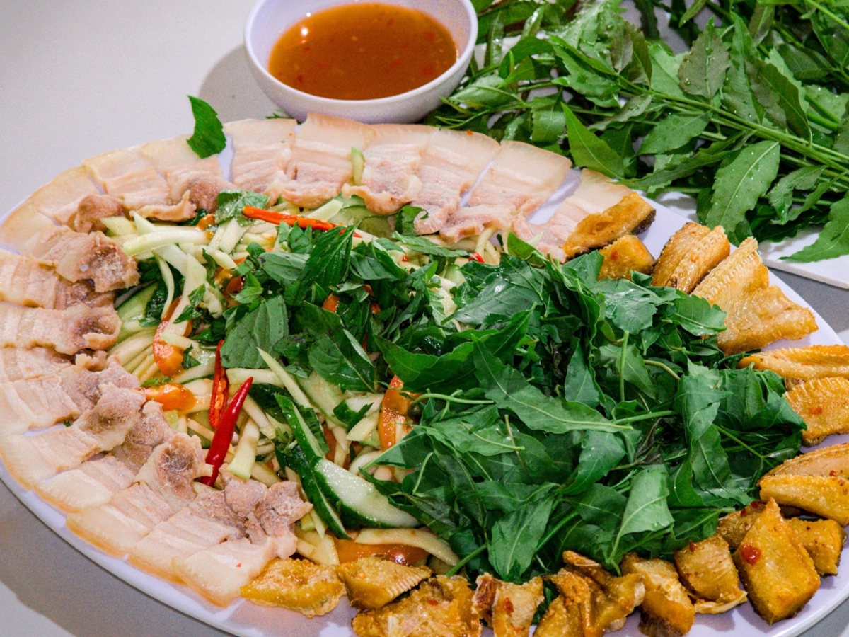 Gỏi sầu đâu là món ăn dân dã nhưng cực kỳ hấp dẫn của An Giang.