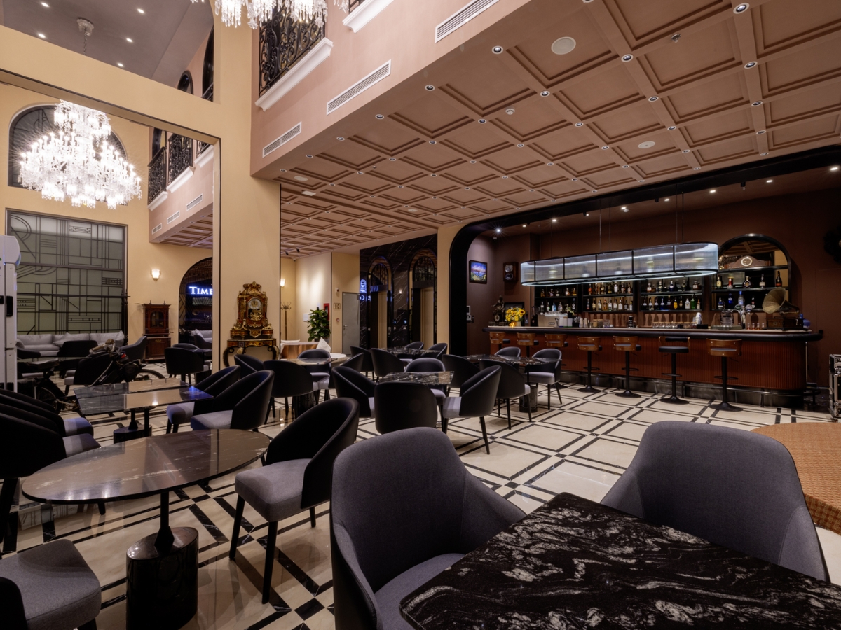 Nhà hàng LUXE với không gian sang trọng, tinh tế. 