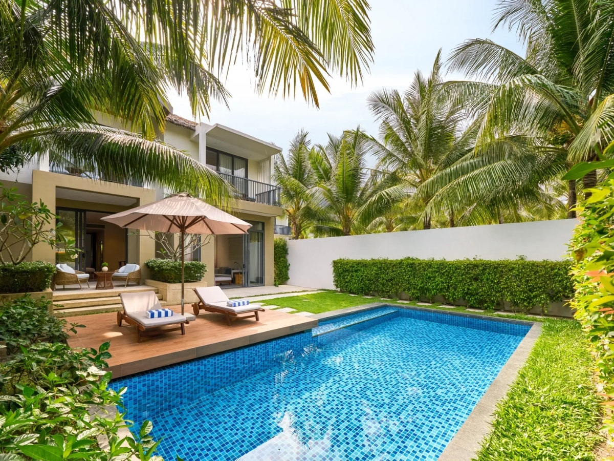 New World Phu Quoc Resort mang đến không gian nghỉ dưỡng riêng tư với biệt thự hồ bơi và khuôn viên xanh mát. (Nguồn: Sưu tầm)