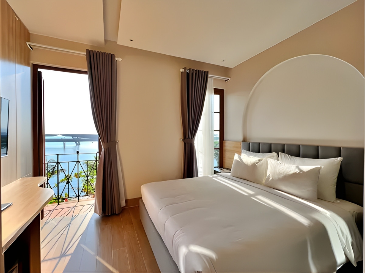 Phòng đôi Deluxe, ban công hướng biển.