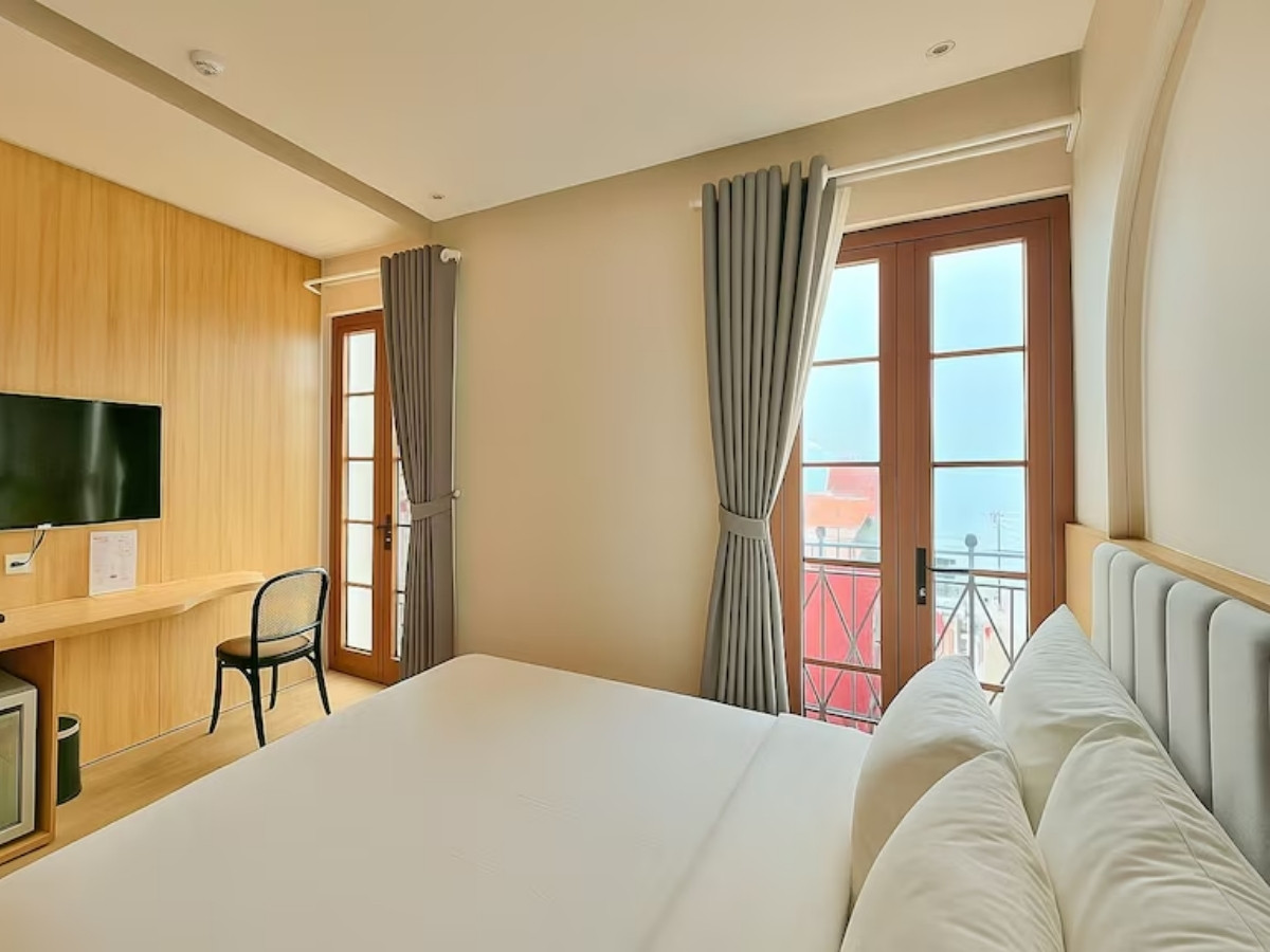 Phòng đôi Deluxe, ban công hướng thành phố.