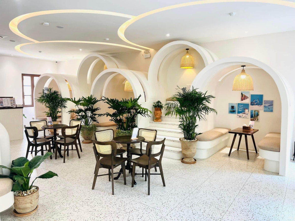 Không gian bên trong Lotus Home Cafe