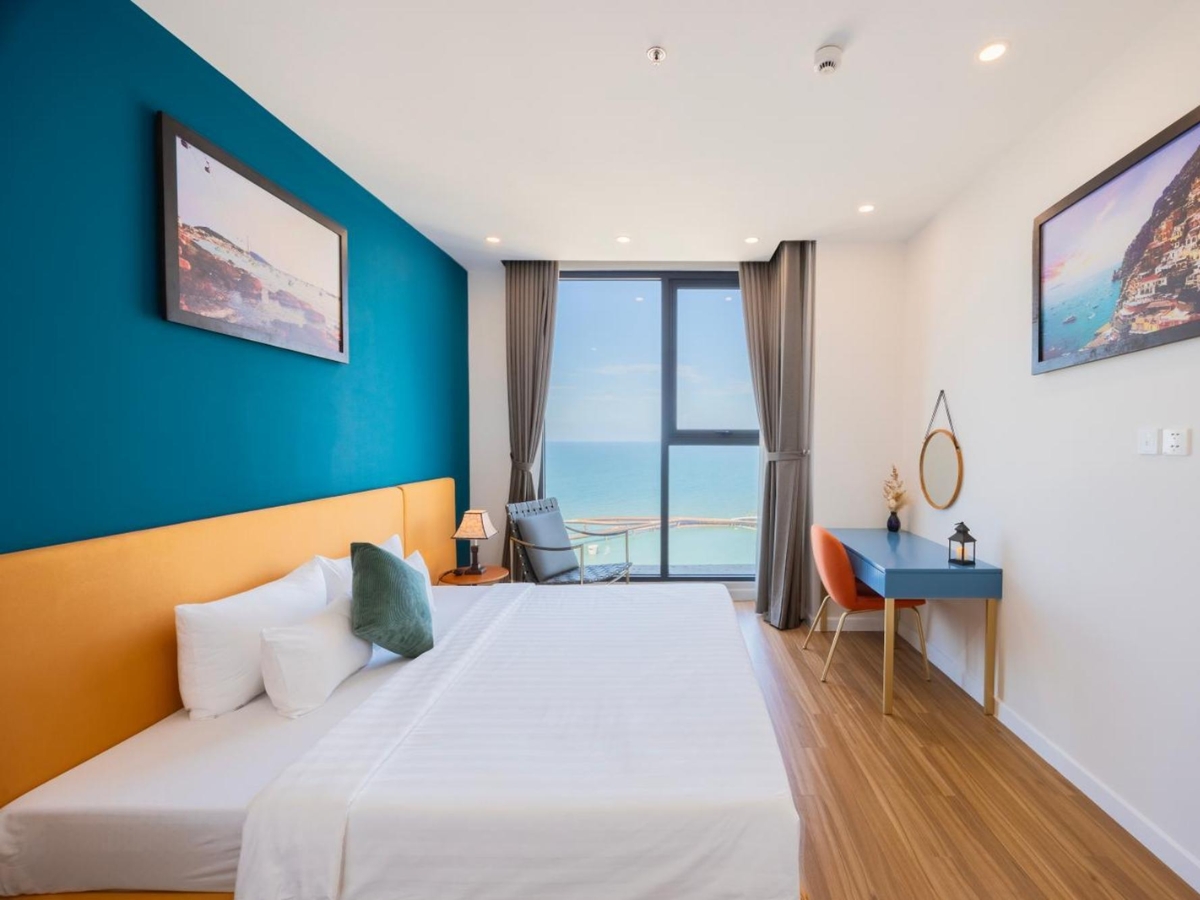 Phòng nghỉ rộng rãi, đầy đủ tiện nghi tại Fella Hotel.