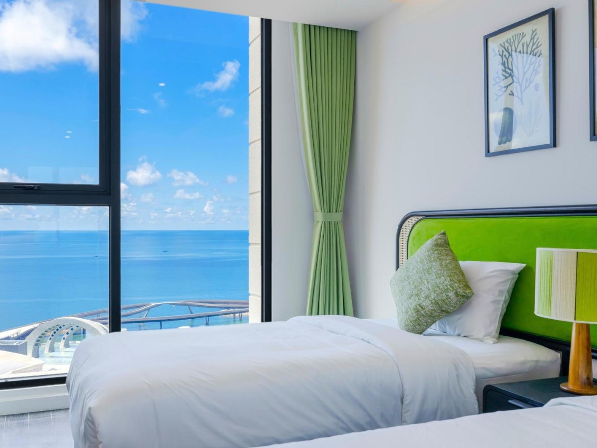 Phòng nghỉ với view nhìn ra Thị trấn Hoàng Hôn.