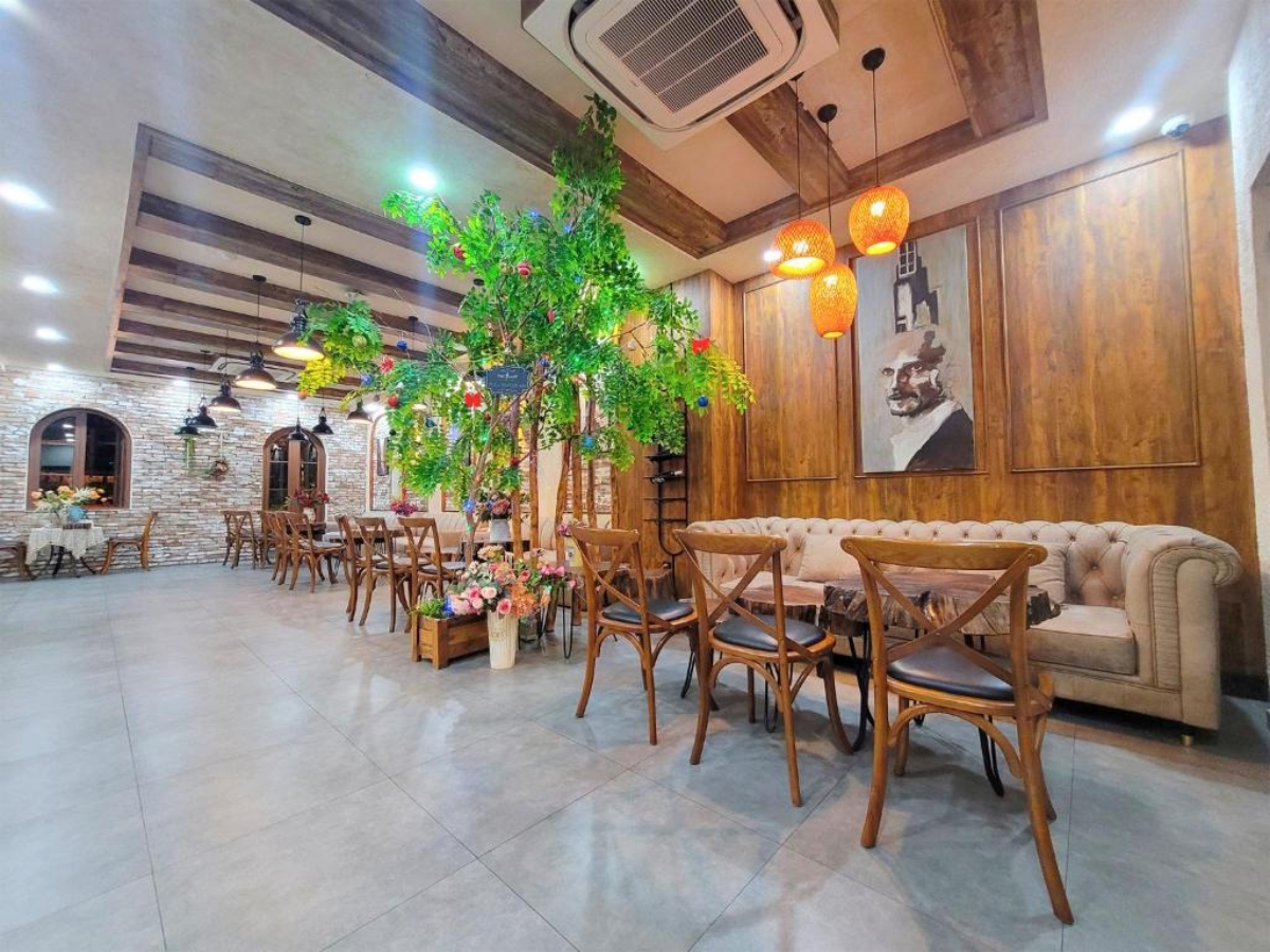 Khu Bar & Coffee nằm tại tầng hầm của Juliet Boutique Hotel. 