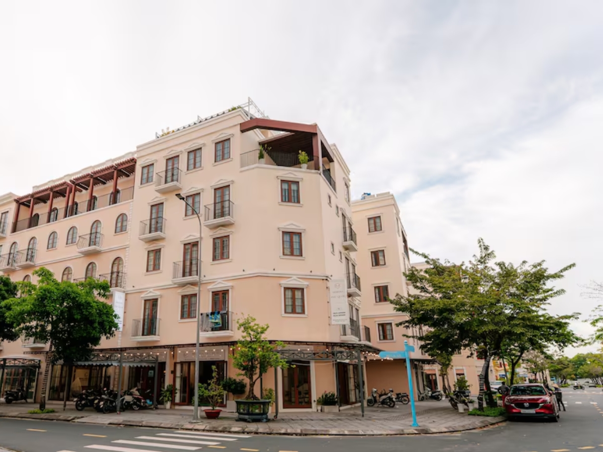 Mimosa Hotel Phu Quoc là khách sạn 3 sao tọa lạc tại khu vực Thị trấn Hoàng Hôn.