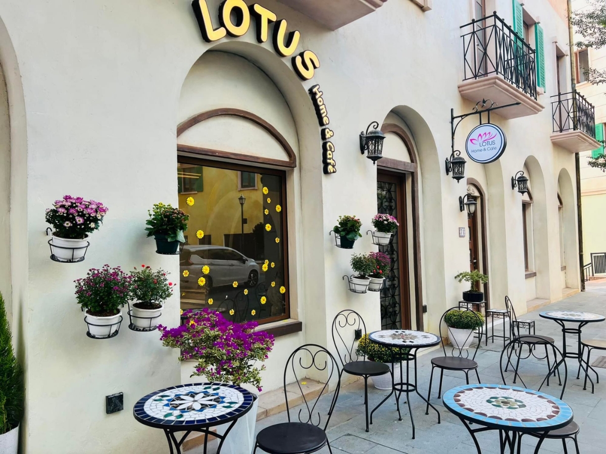 Lotus Home & Cafe được thiết kế theo phong cách châu Âu nhẹ nhàng, tinh tế.