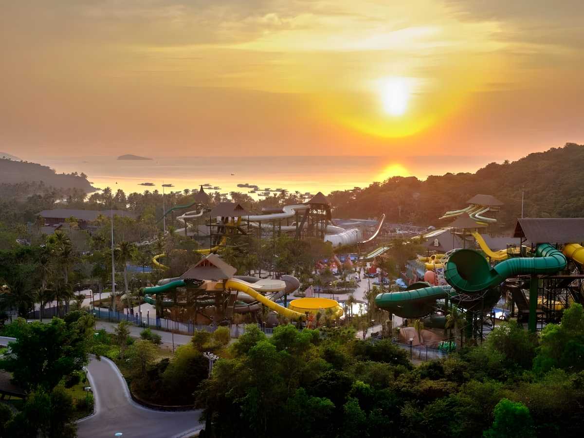 Sun World Hon Thom là một khu vui chơi giải trí biển nổi tiếng tại Nam đảo Phú Quốc.